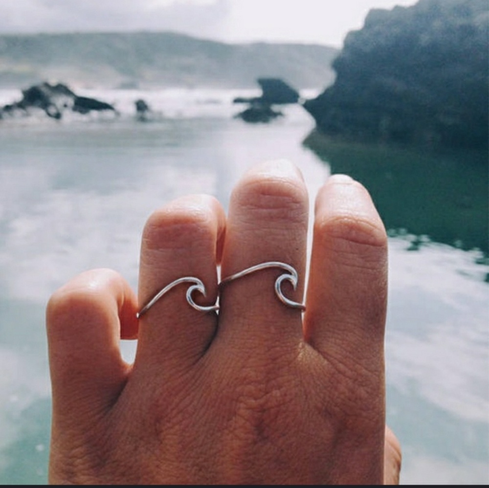 Wave dainty ring silver color